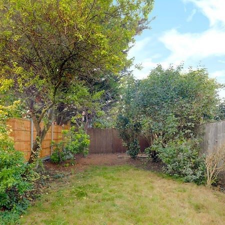Вілла Stylish House In Wimbledon Лондон Екстер'єр фото
