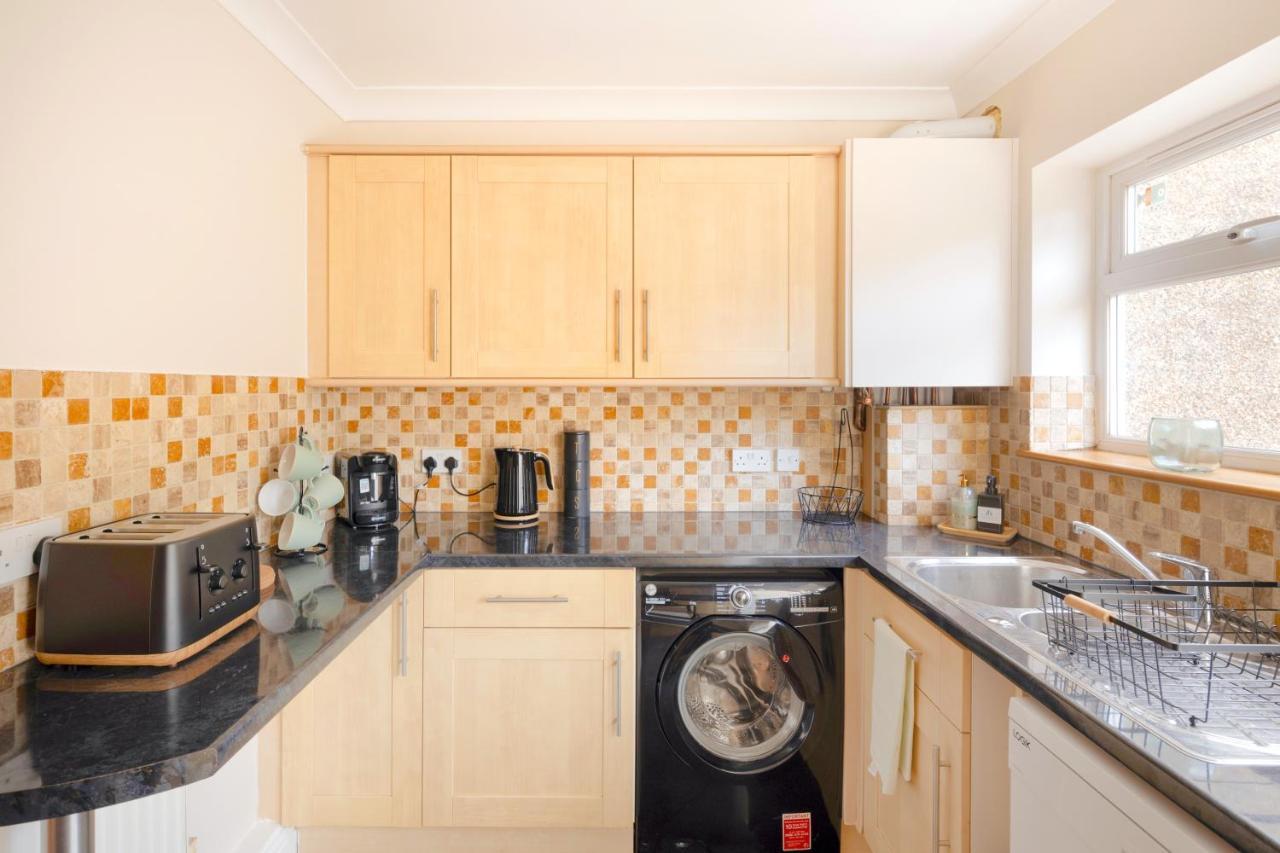 Вілла Stylish House In Wimbledon Лондон Екстер'єр фото
