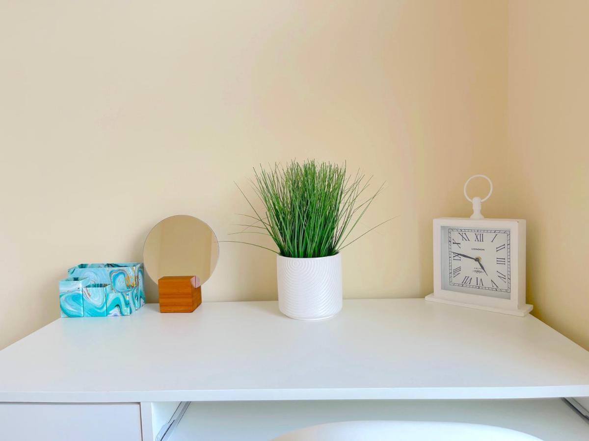 Вілла Stylish House In Wimbledon Лондон Екстер'єр фото