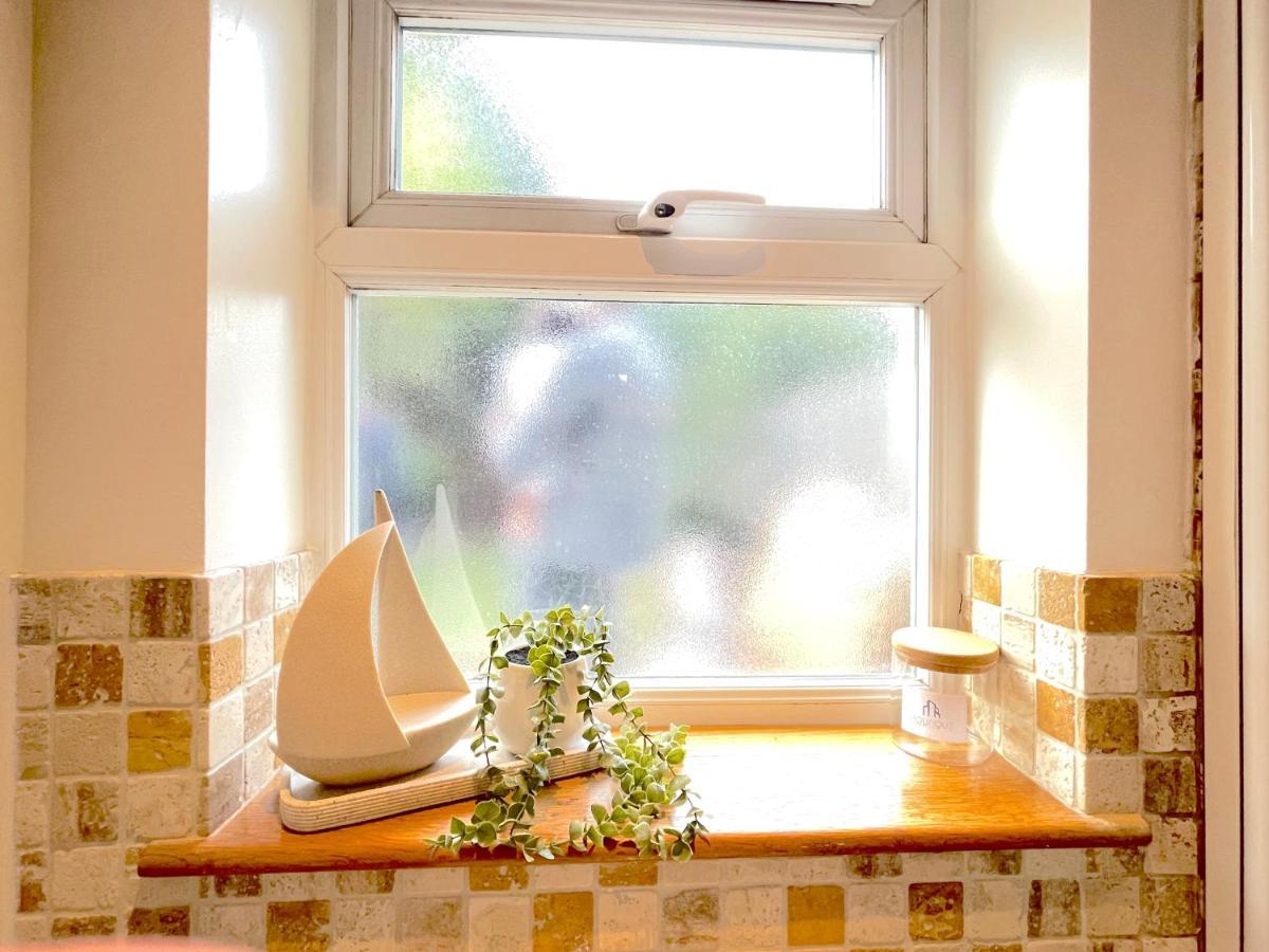 Вілла Stylish House In Wimbledon Лондон Екстер'єр фото