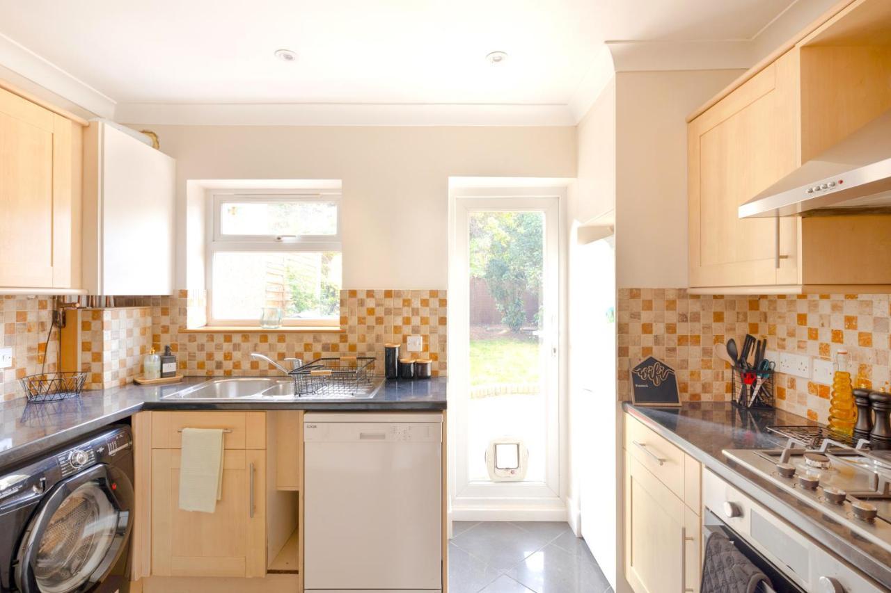 Вілла Stylish House In Wimbledon Лондон Екстер'єр фото