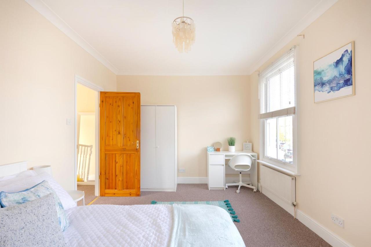 Вілла Stylish House In Wimbledon Лондон Екстер'єр фото