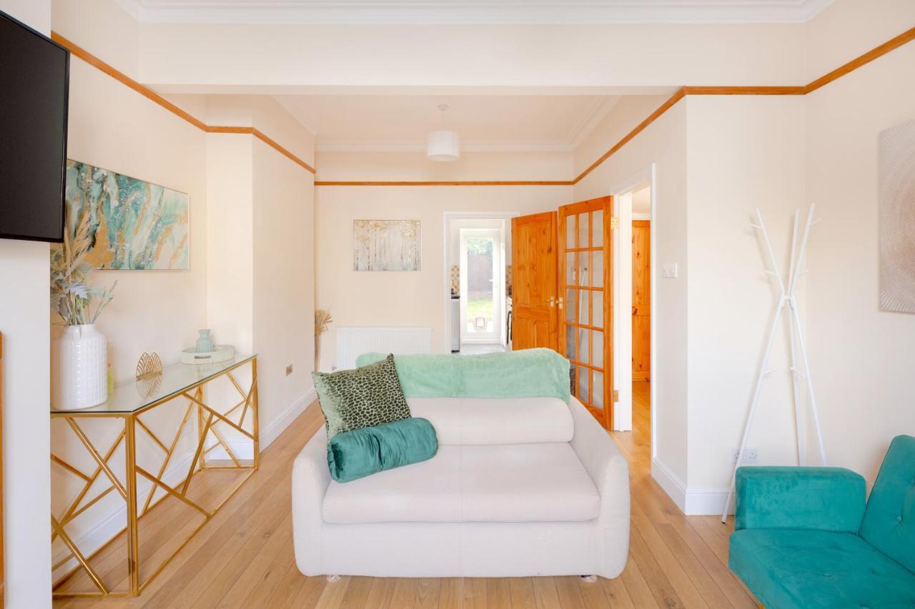 Вілла Stylish House In Wimbledon Лондон Екстер'єр фото