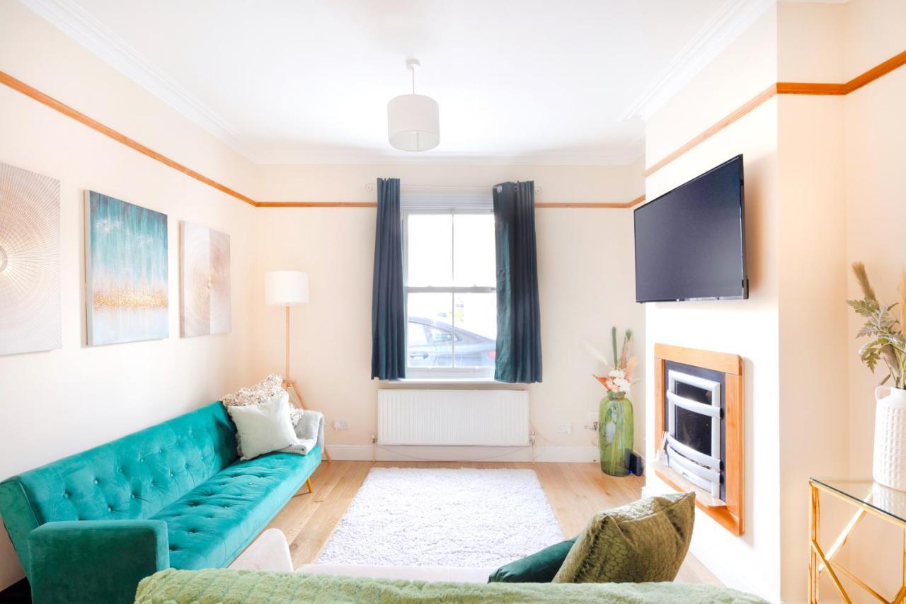 Вілла Stylish House In Wimbledon Лондон Екстер'єр фото